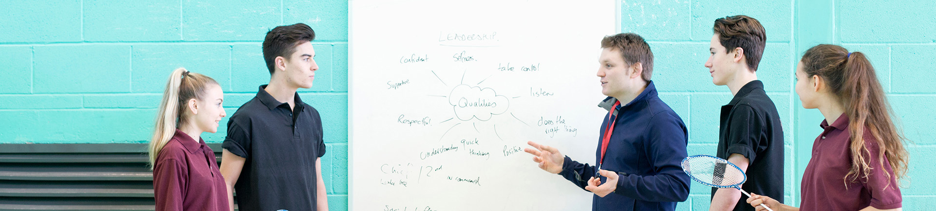 Grupo de desportistas homens e mulheres