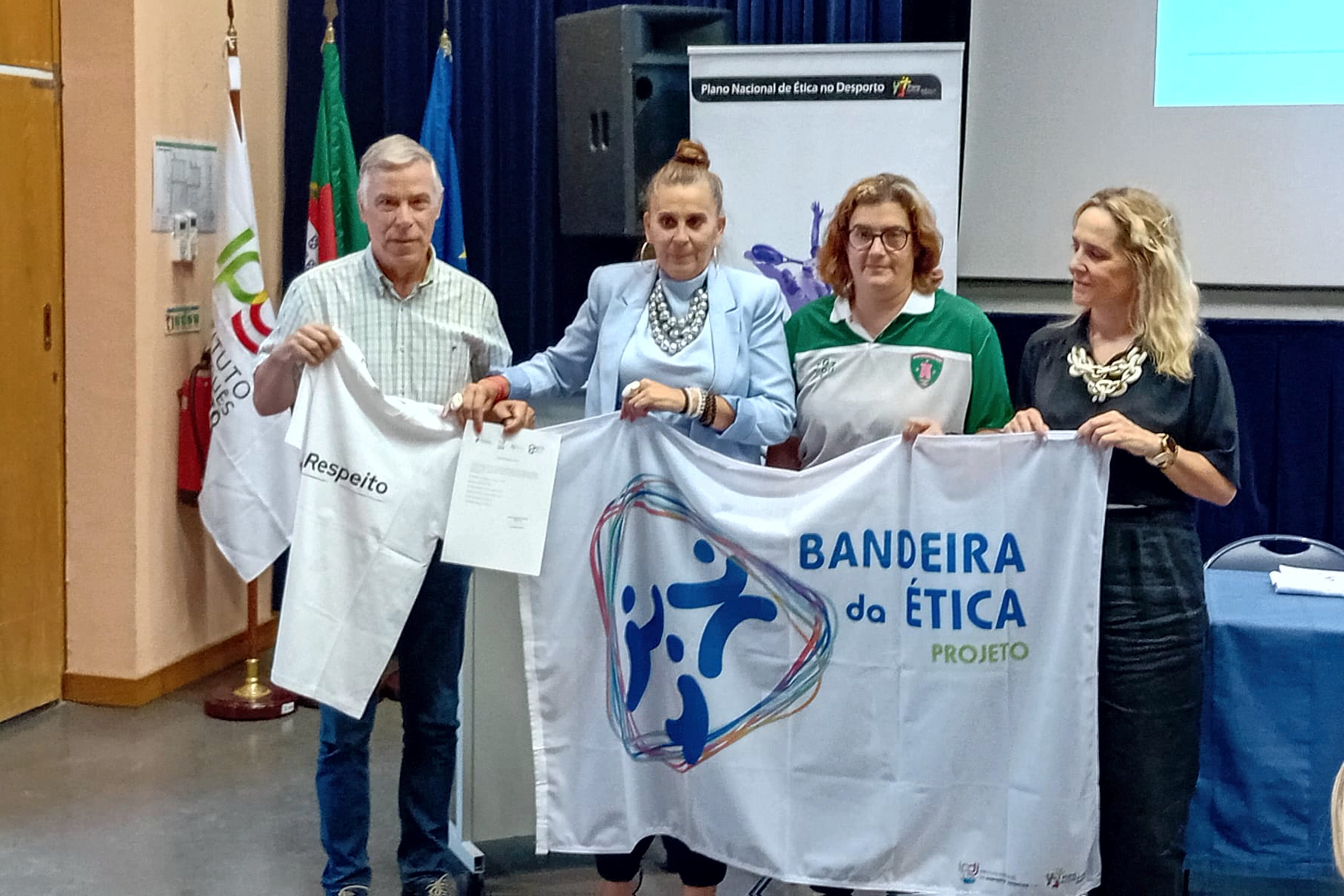Entrega da Bandeira da Ética a uma das entidades em Beja