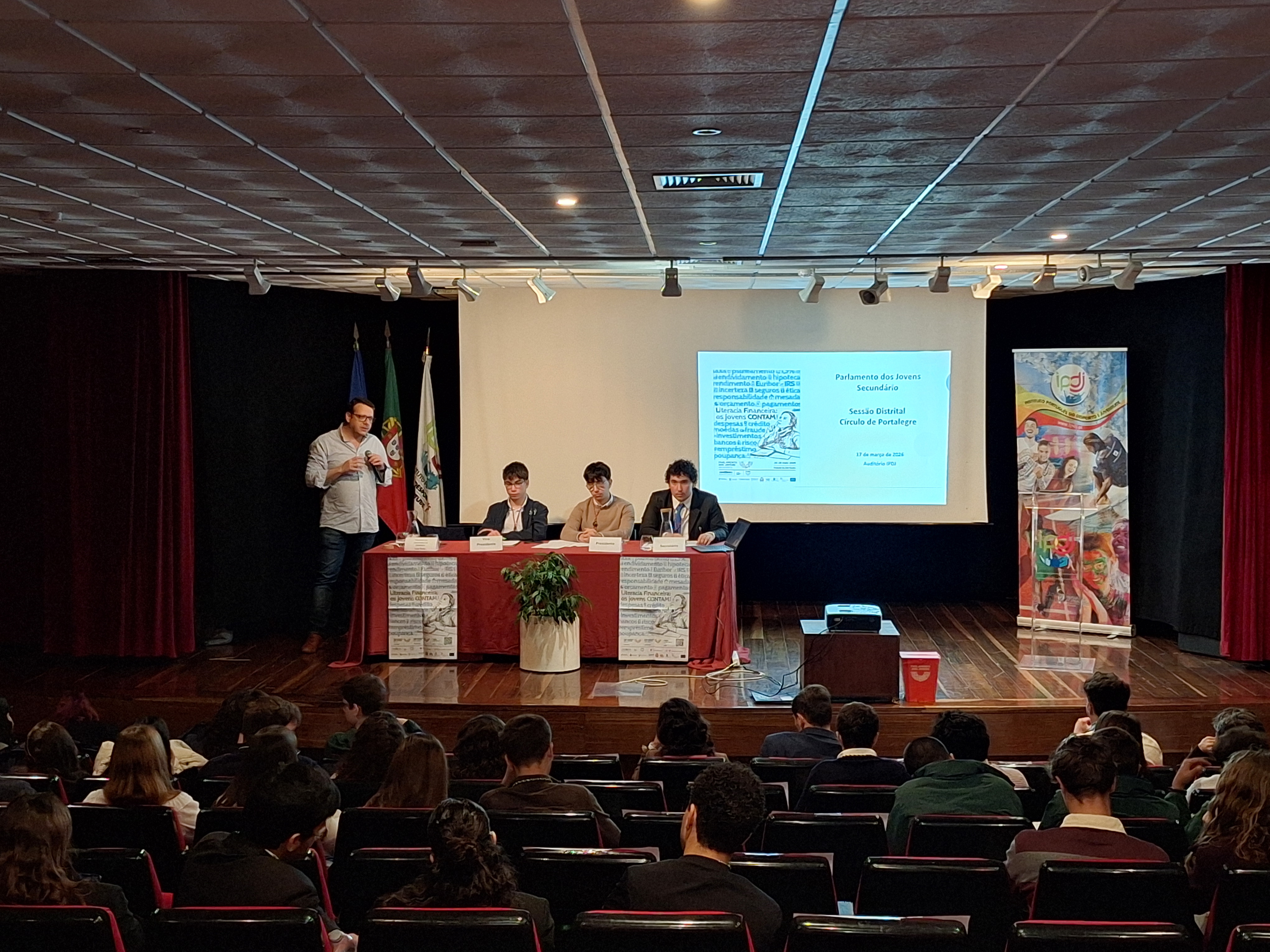 Perguntas e respostas com o Deputado Luis Testa.