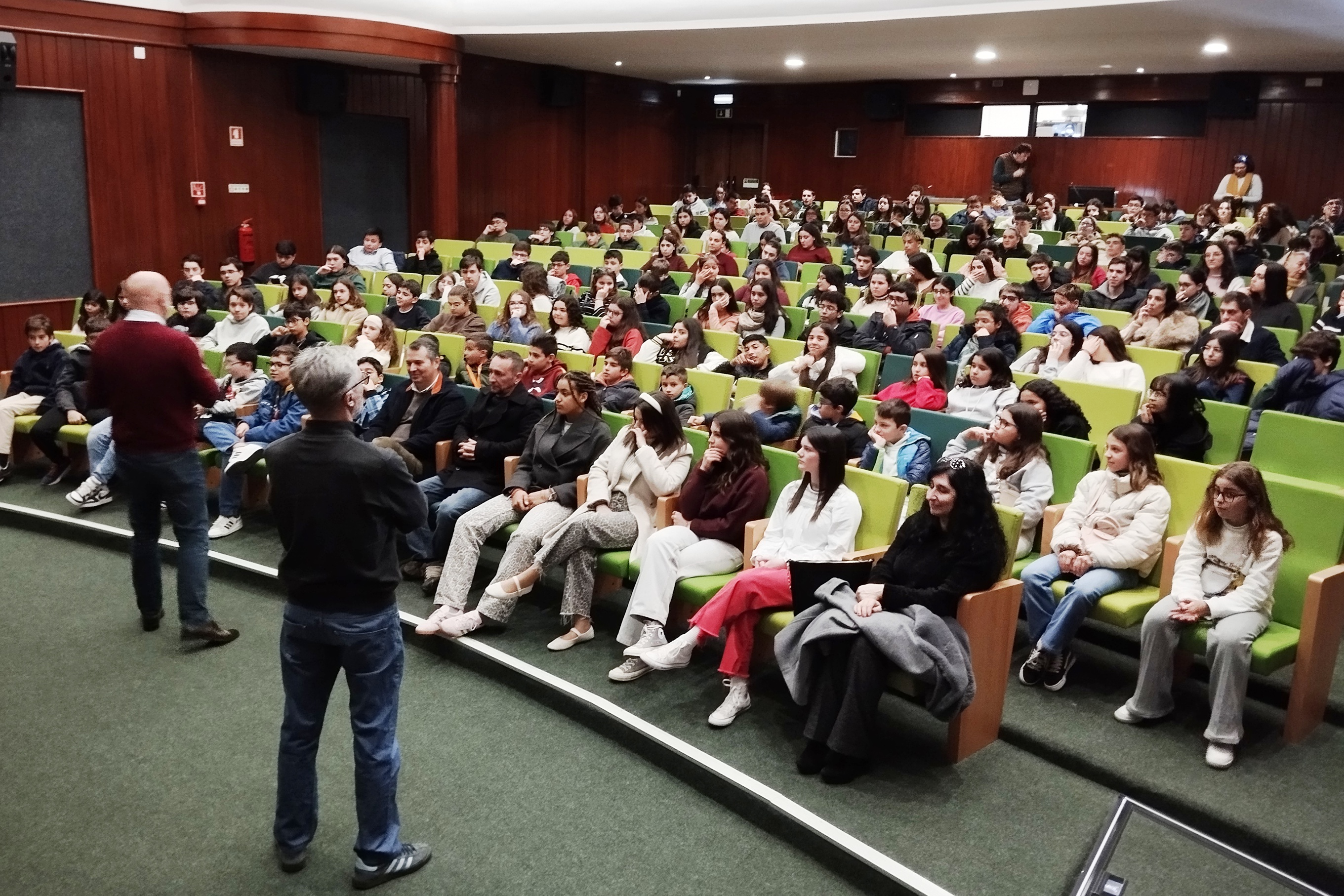 Momento da abertura da sessão com o diretor regional do alentejo do IPDJ, e um dos técnicos que dinamizou a sessão.