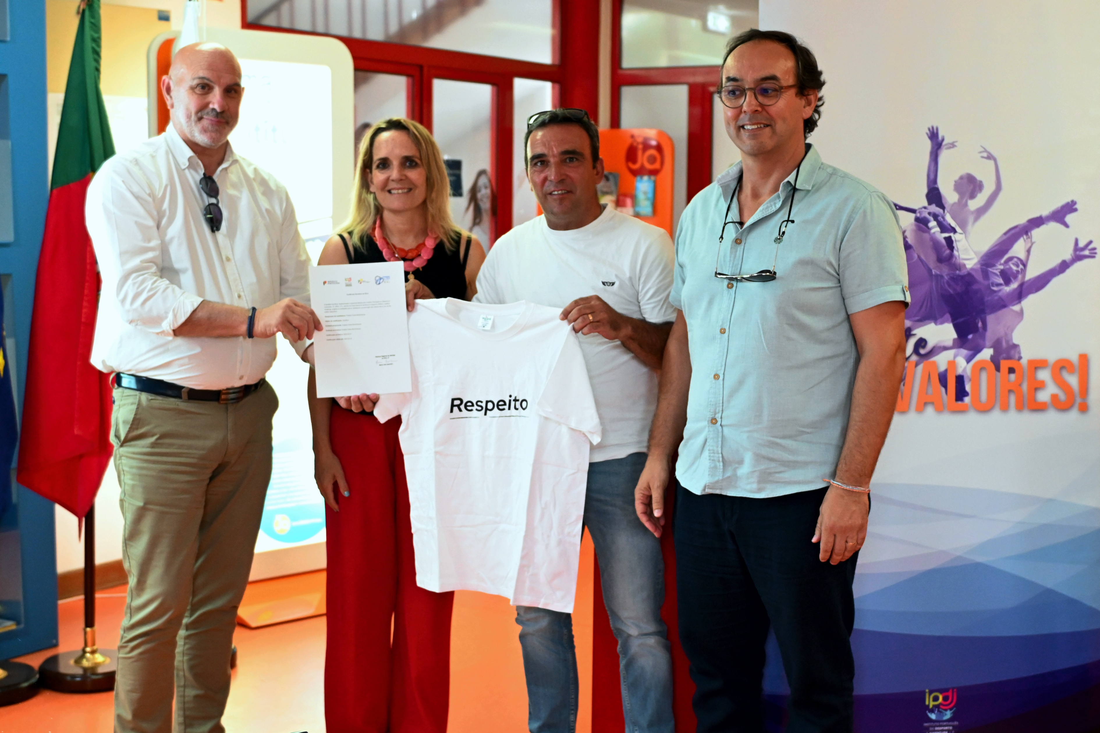 Entrega do selo digital a um dos clubes certificados