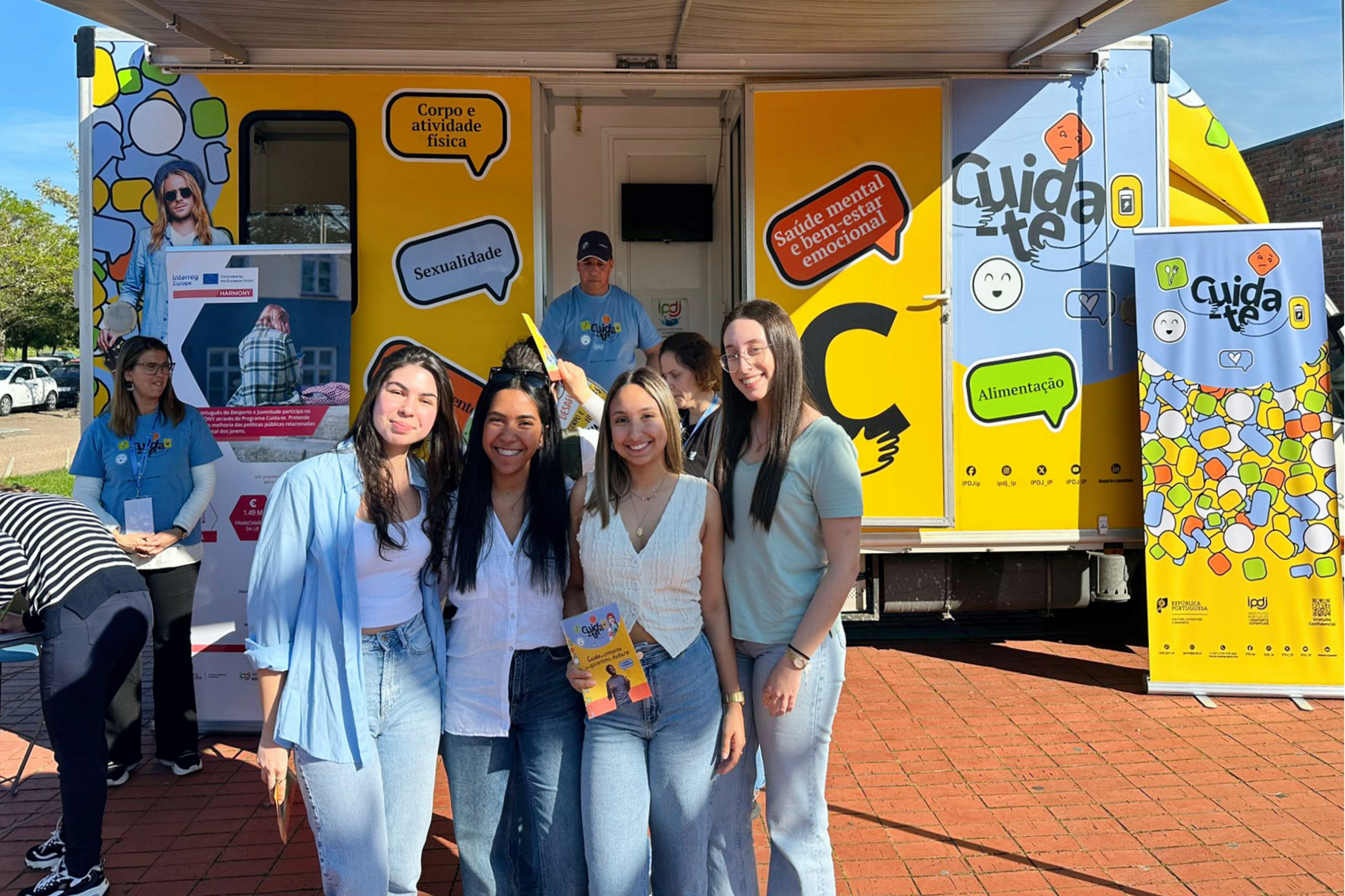 Jovens estudantes participantes da sessão.