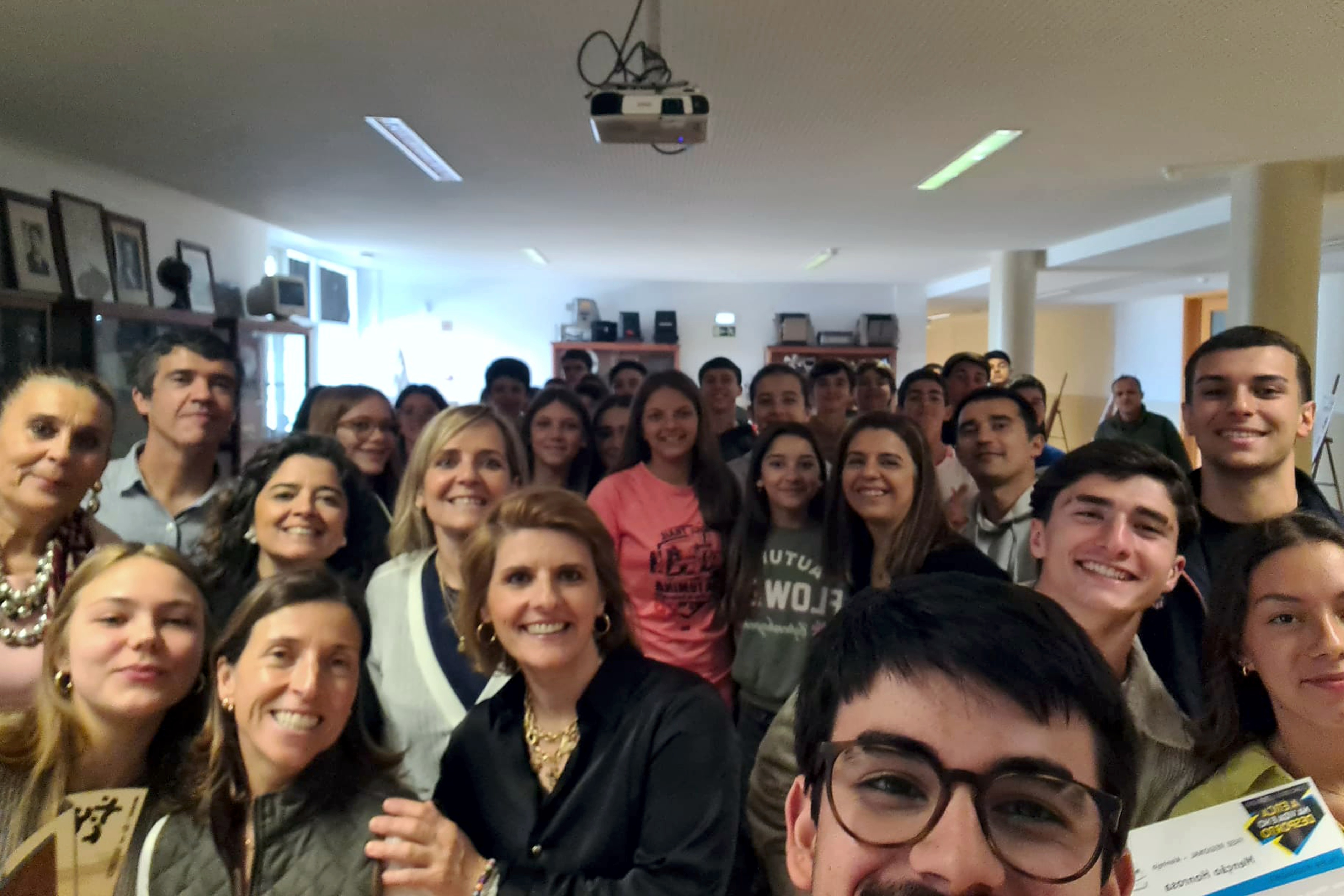 Selfie de grupo com os participantes da sessão.