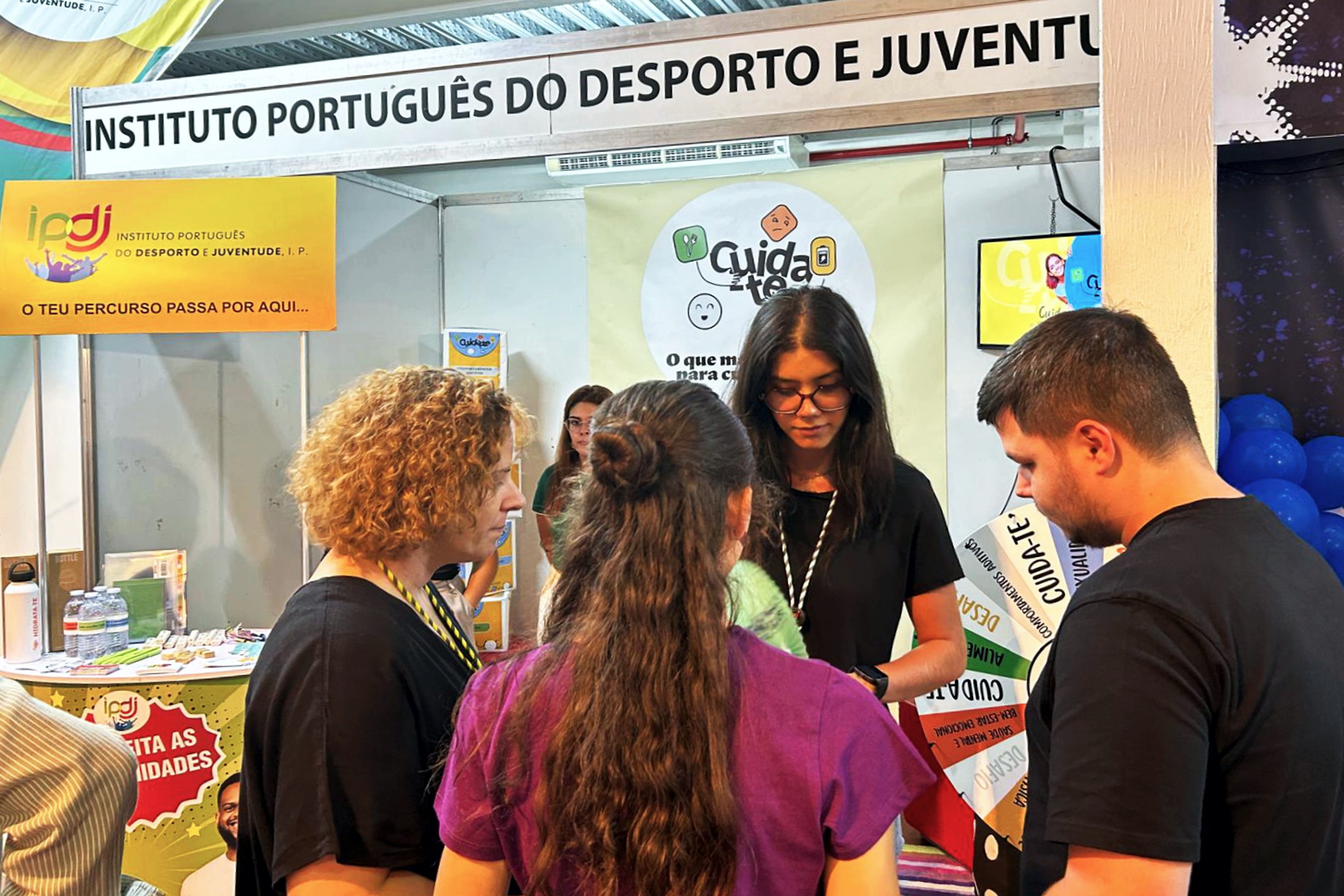 Interação com jovens. 