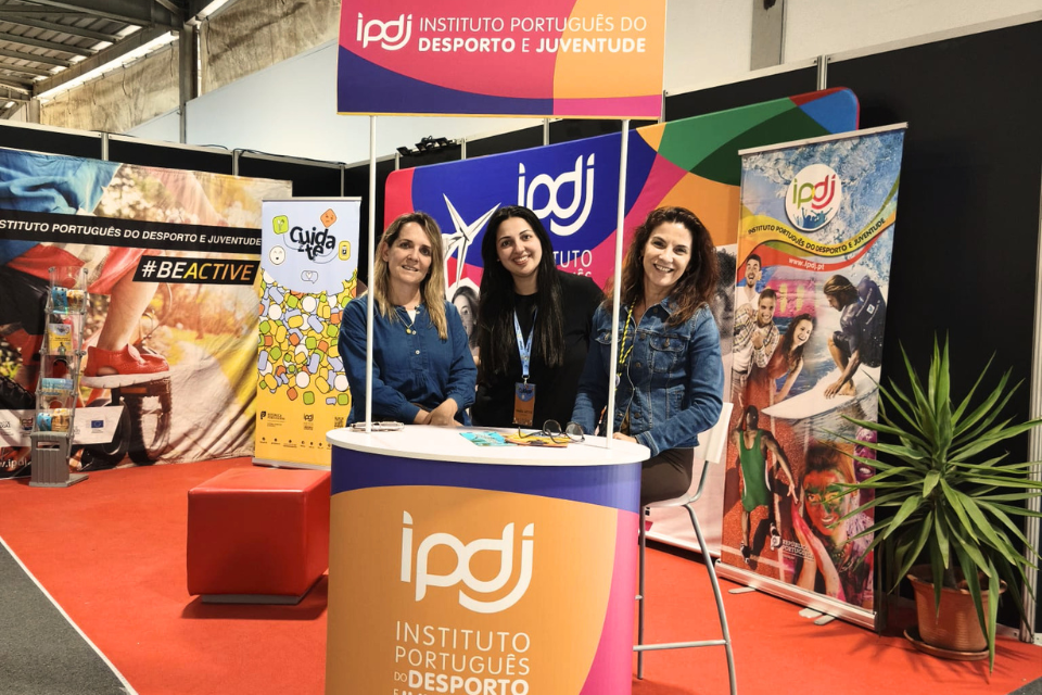 Diretora Regional do IPDJ Maria Inês Guerreiro, IPDJ e no centro a enfermeira do Cuida-te