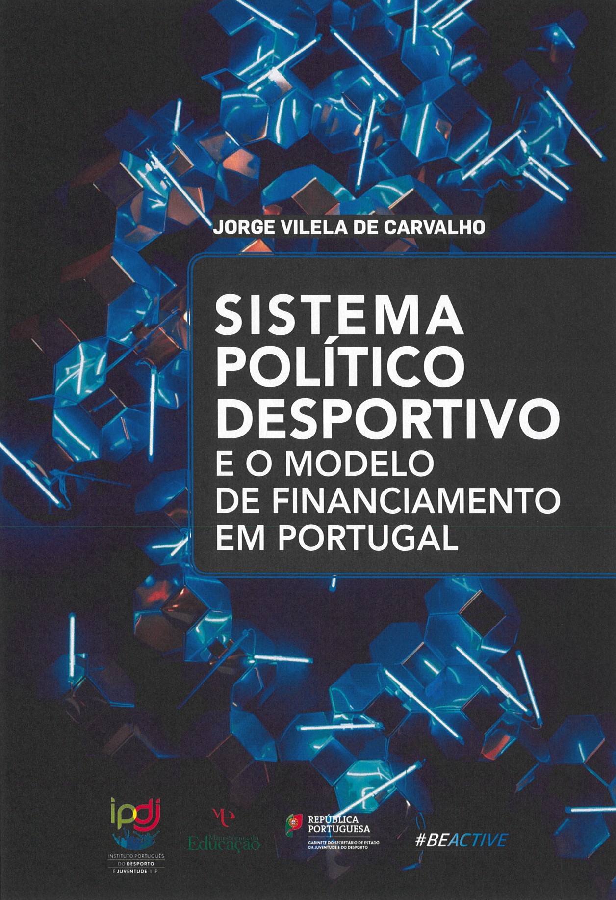 Lettering sobre fundo azul e preto  «Sistema político desportivo e o modelo de financiamento em Portugal »