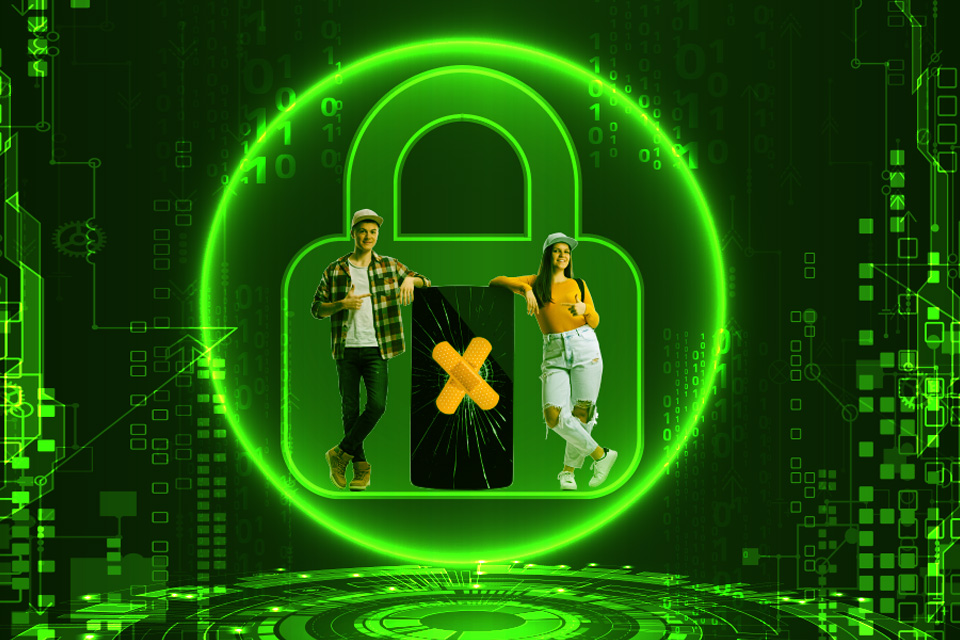 Um jovem e uma jovem com um telemóvel gigante ao centro sob fundo verde.