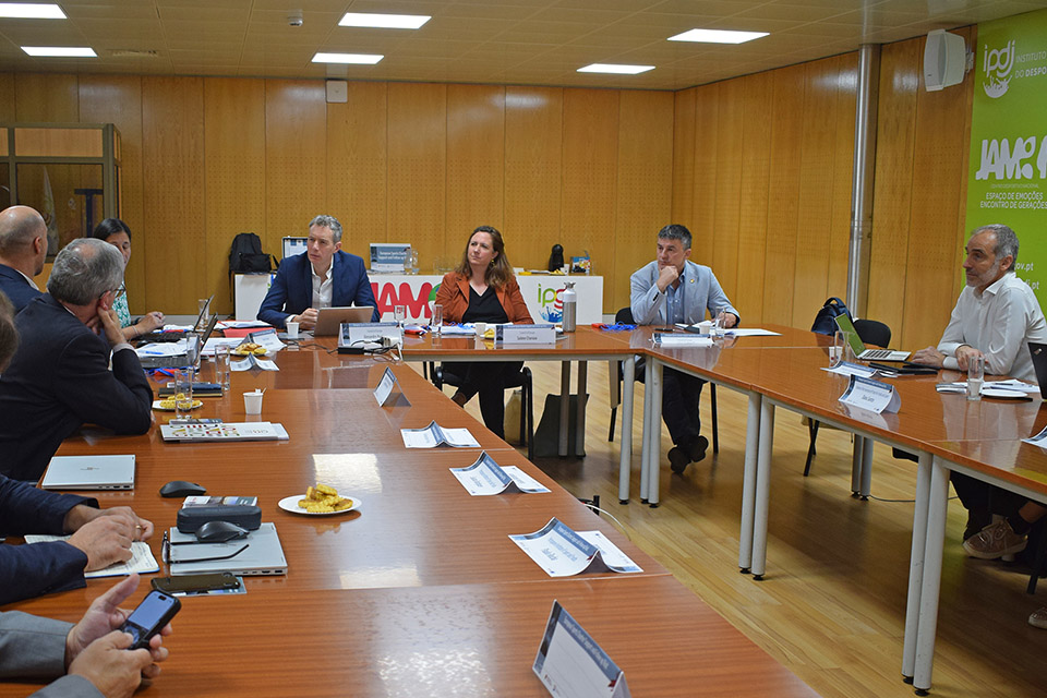 Foto de reunião no CDNJ no âmbito da visita do CoE - Carta Europeia do Desporto