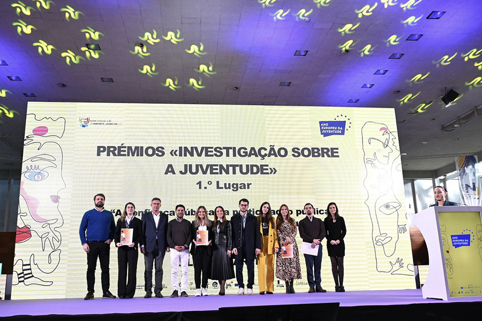 Jovens premiados no prémio AEJ investigação sobre juventude