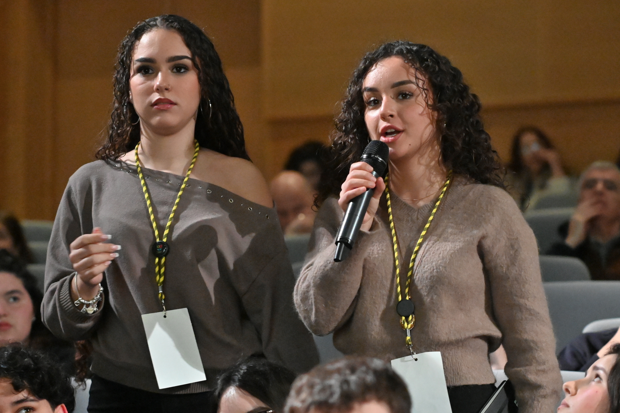 Jovens do publico a intervir