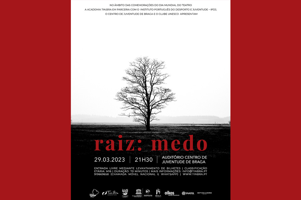 dia mundial teatro - espetáculo raiz medo dia 29 de março ás 21h30, paisagem a preto e branco com uma árvore