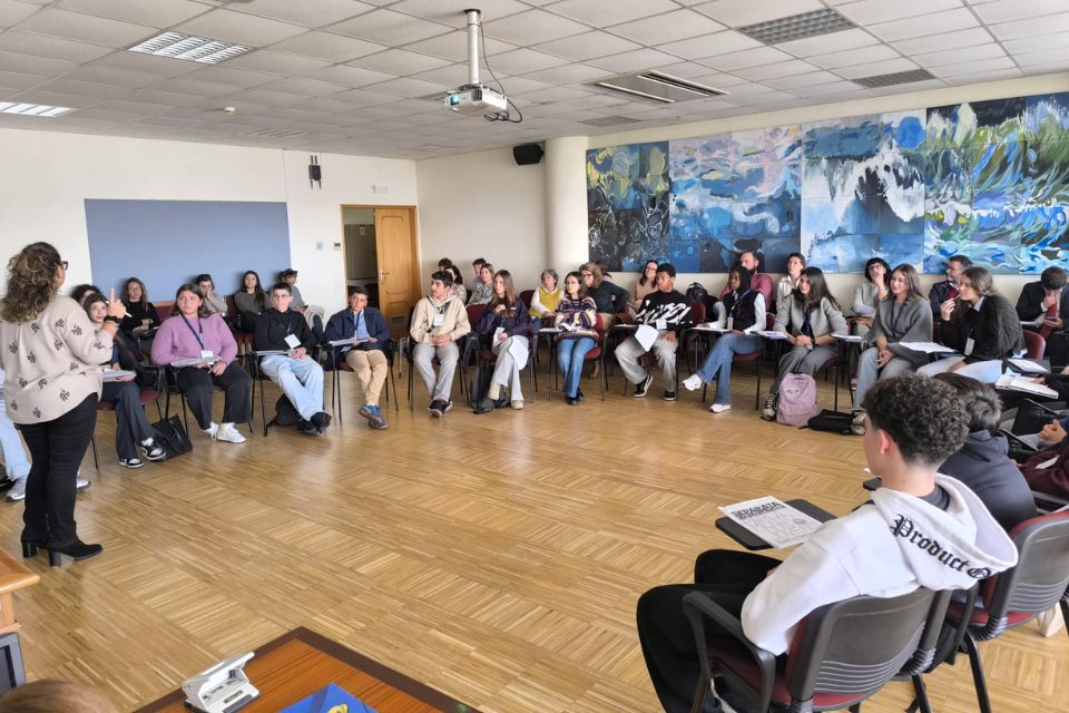 Reunião para a eleição da mesa da Sessão Distrital de Faro do Parlamento dos Jovens