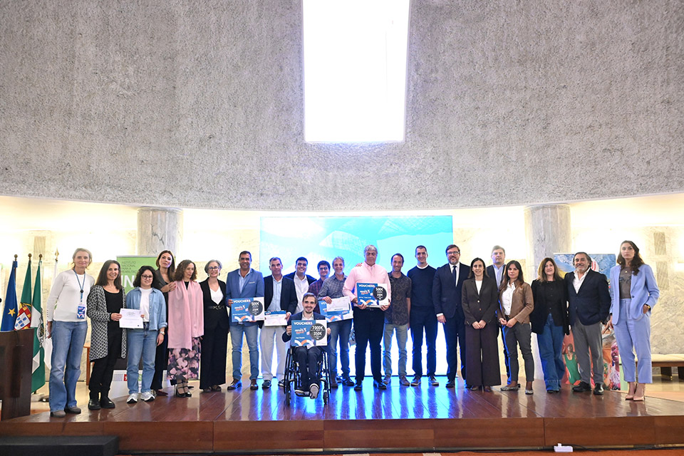 fotografia de grupo com todos os premiados