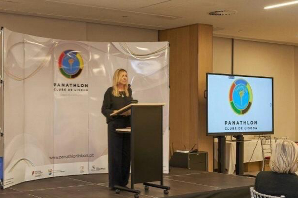 Lídia Praça, a discursar