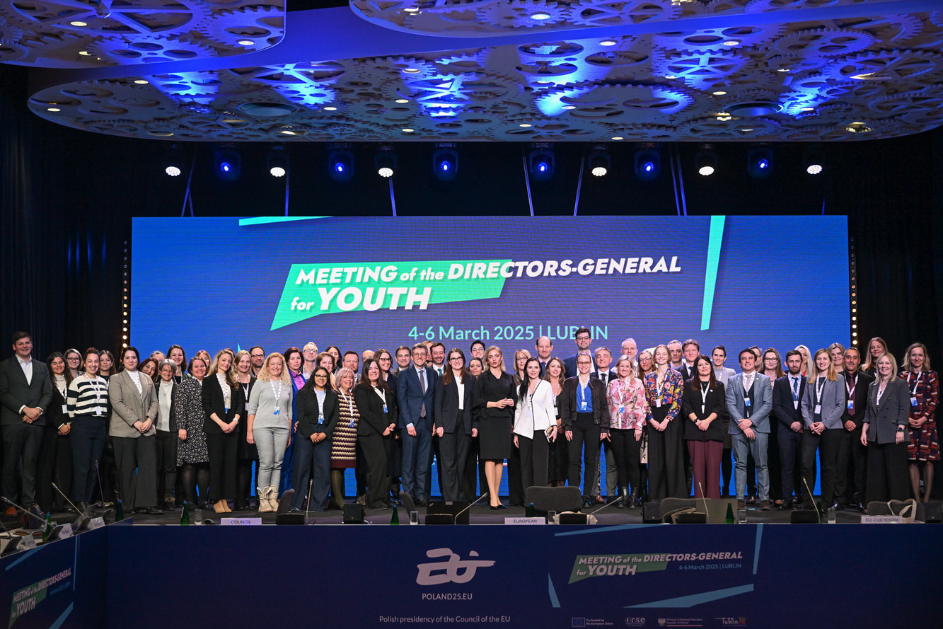 Foto de grupo dos participantes na reunião