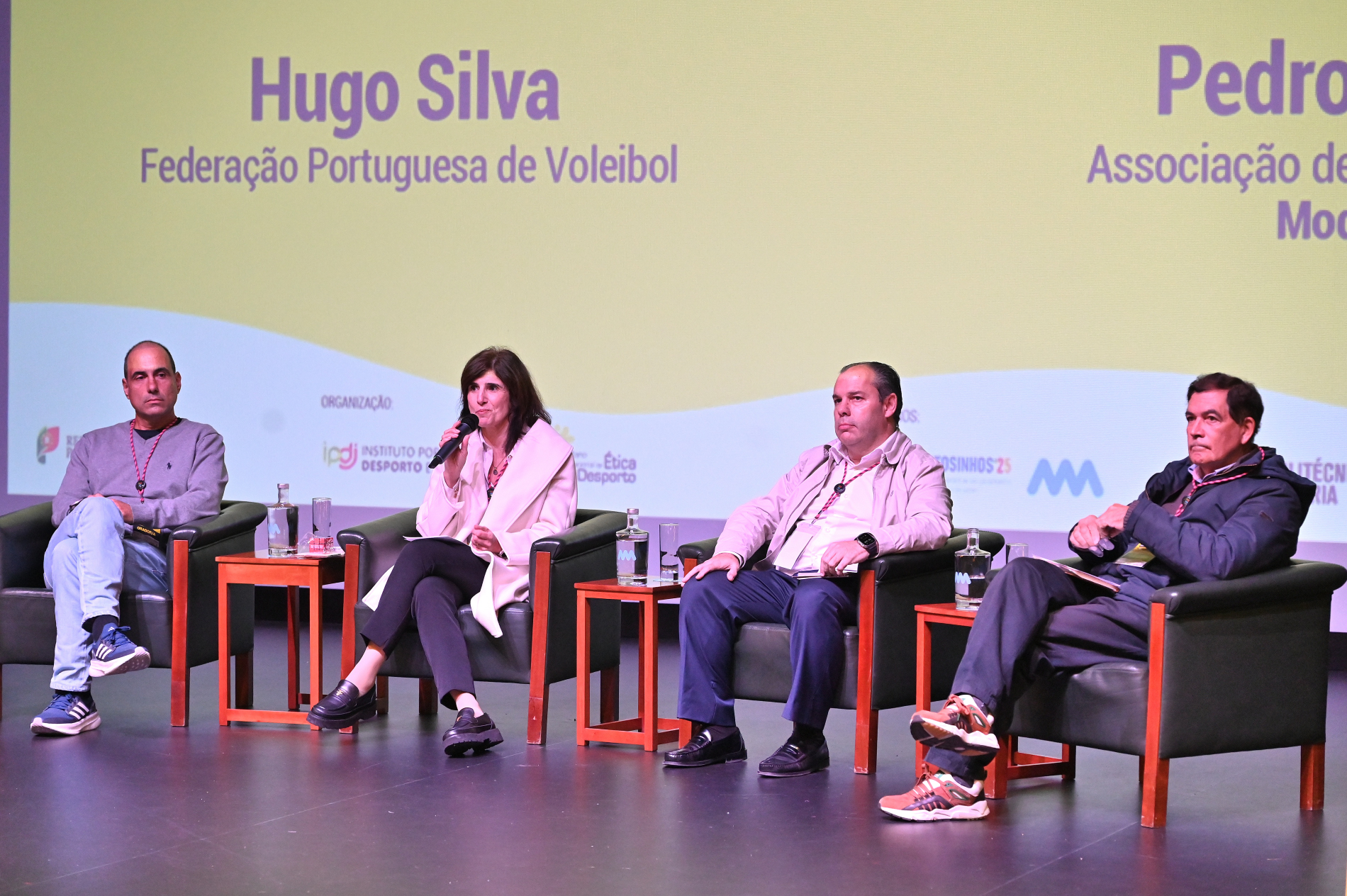 imagem de intervenientes no painel de debate