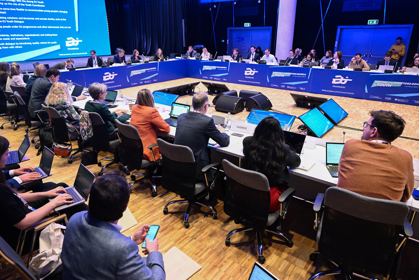 Mesa de trabalho da reunão com os representantes dos diferentes países