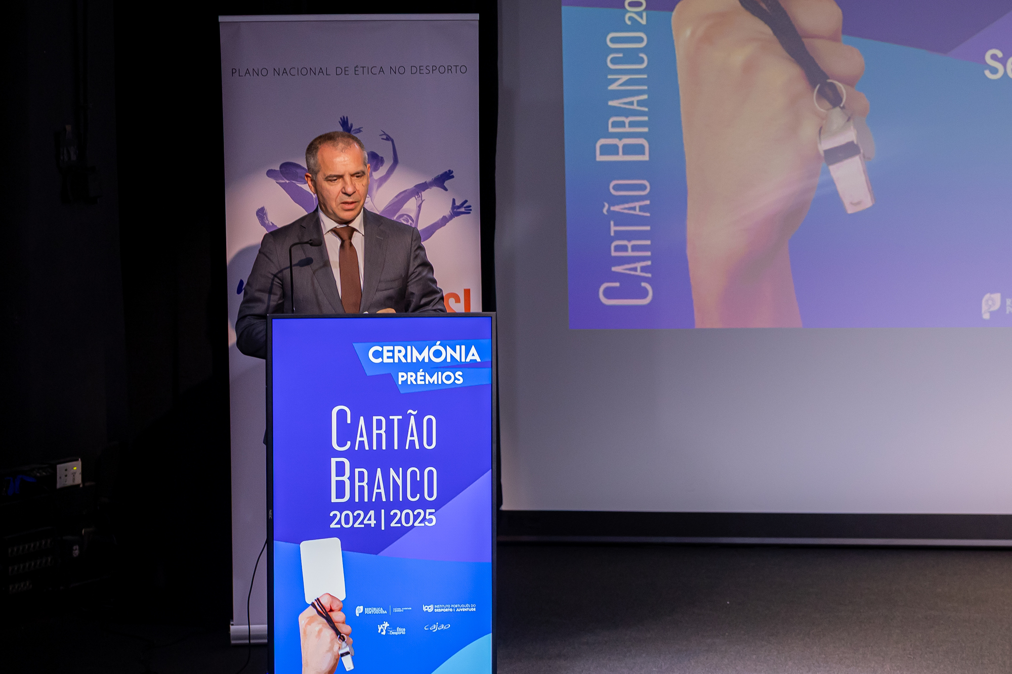 Pedro Dias SED a discursar no púlpito