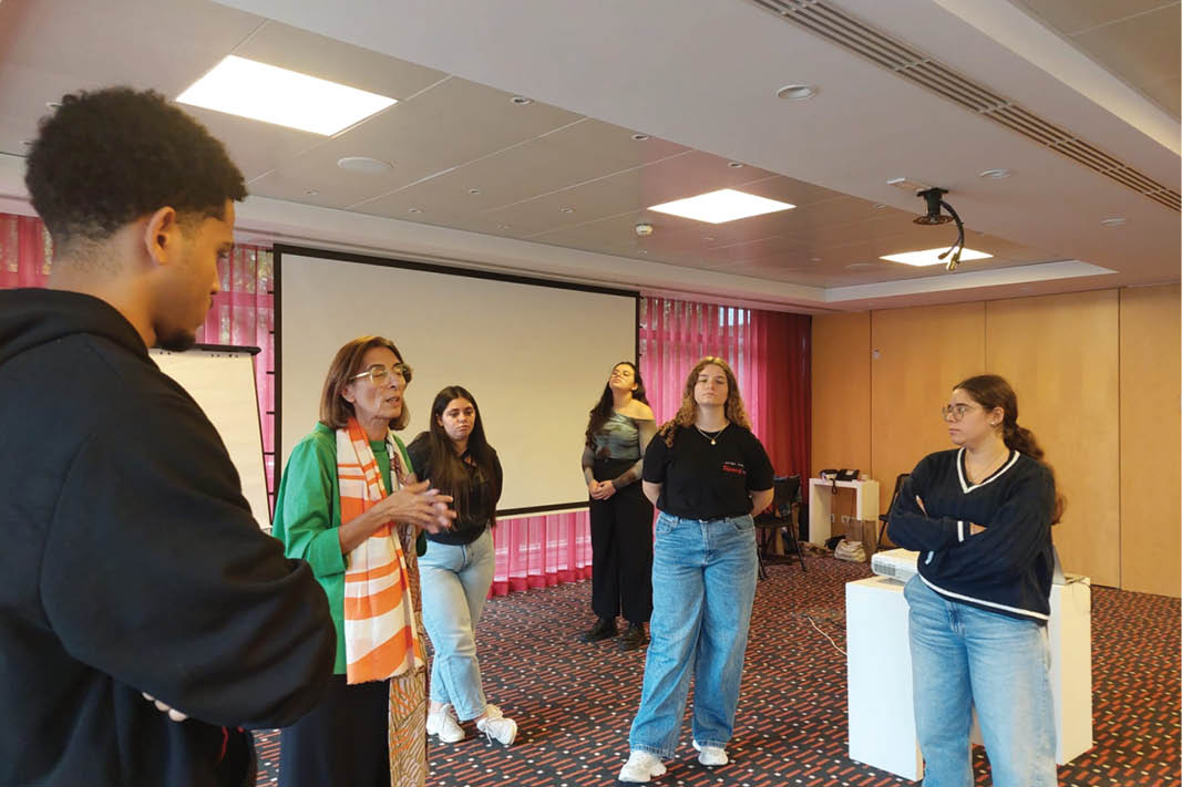 jovens em dinâmicas