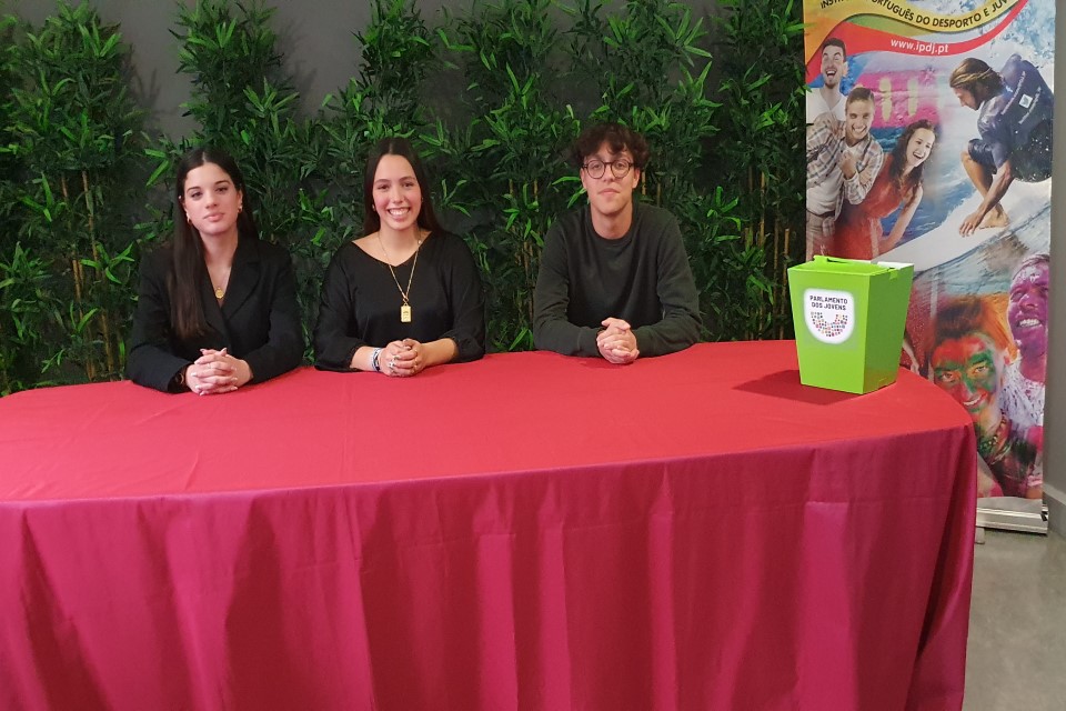 jovens deputados/as que constituem a mesa de Coimbra.