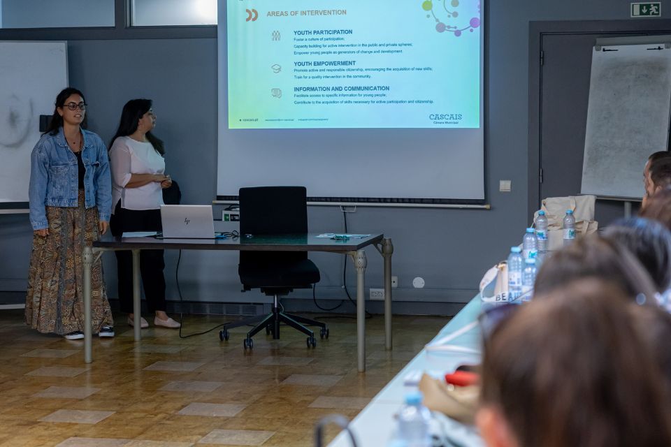Foto 1 de partilha de boas práticas no âmbito do trabalho com e para jovens