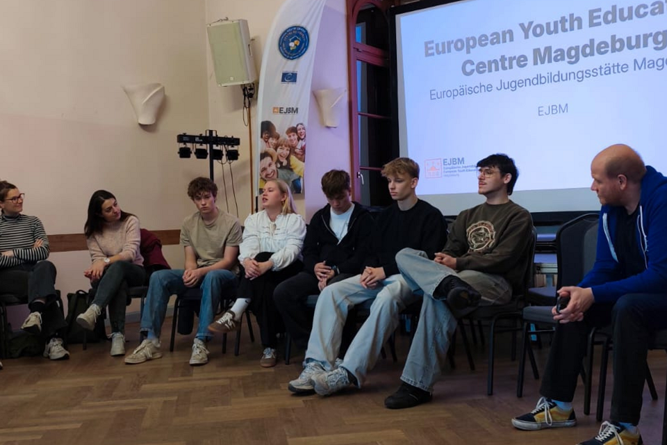 Foto de momento de dialogo durante o Educational Forum