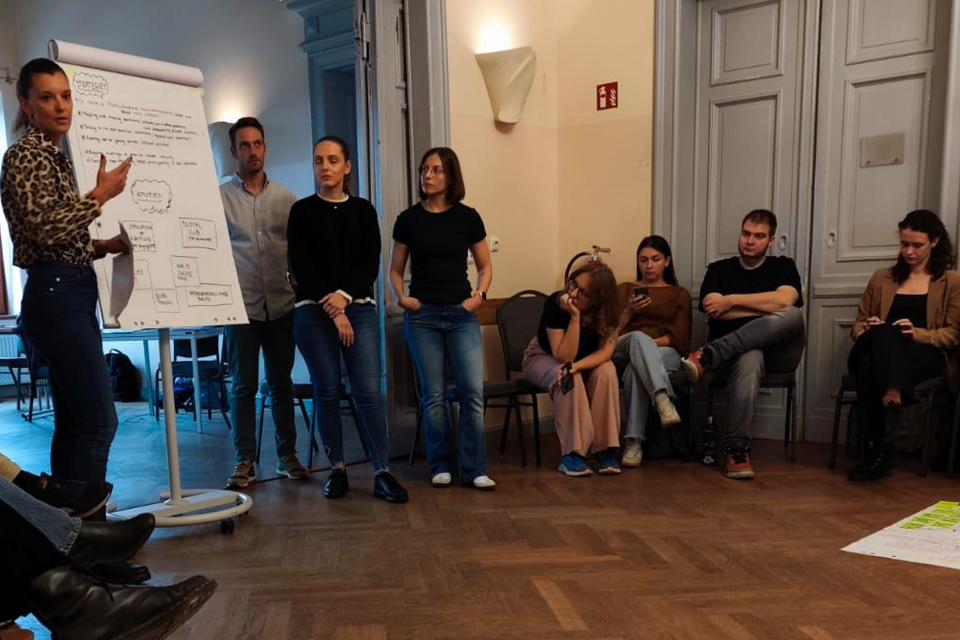 Foto de momento de partilha de boas práticas durante o Educational Forum