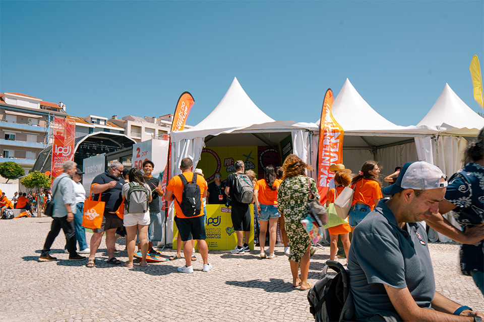 stands no dia internacional da juventude 