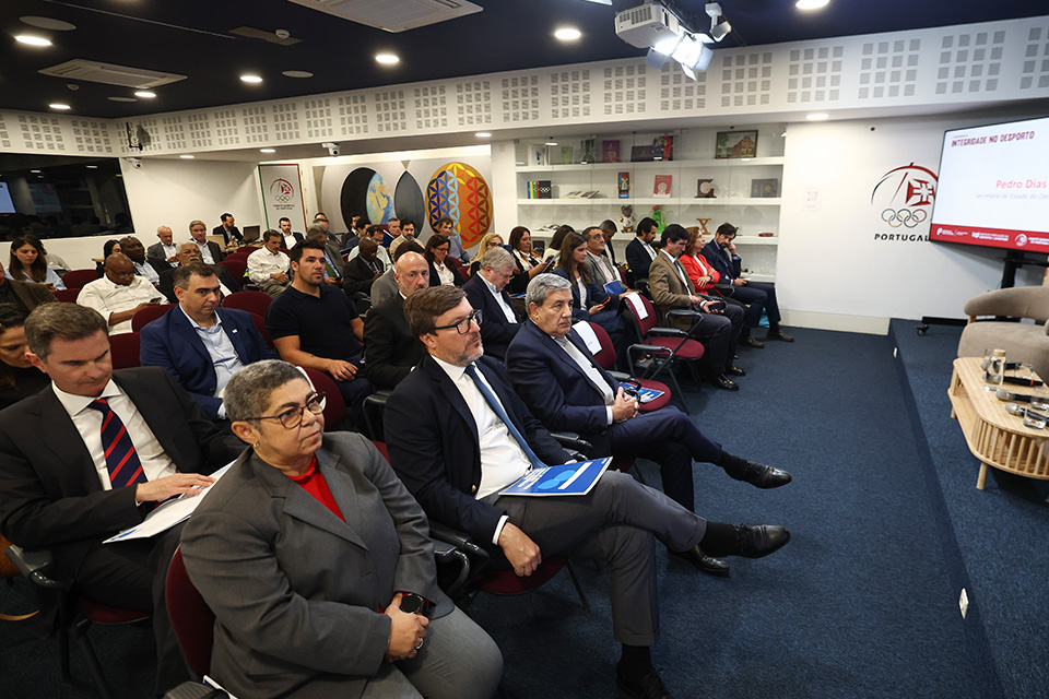 Plateia com Ricardo Gonçalves e Pedro Duarte, presidente do IPDJ e Secretário de Estado do Desporto
