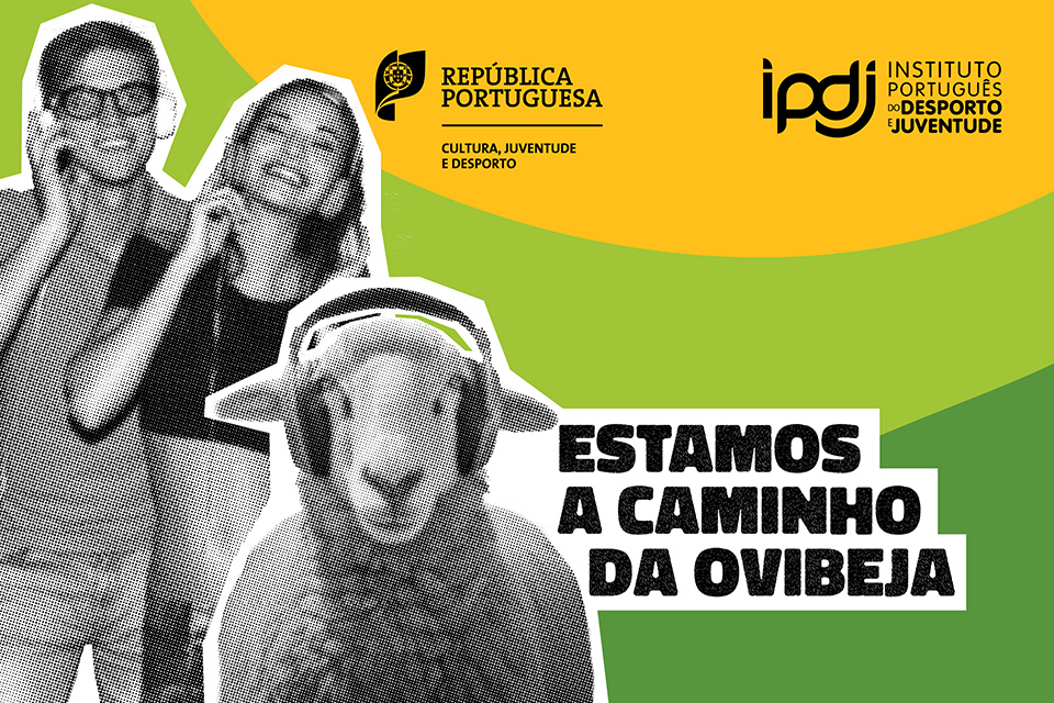 Imagem com dois jovens e uma Ovelha