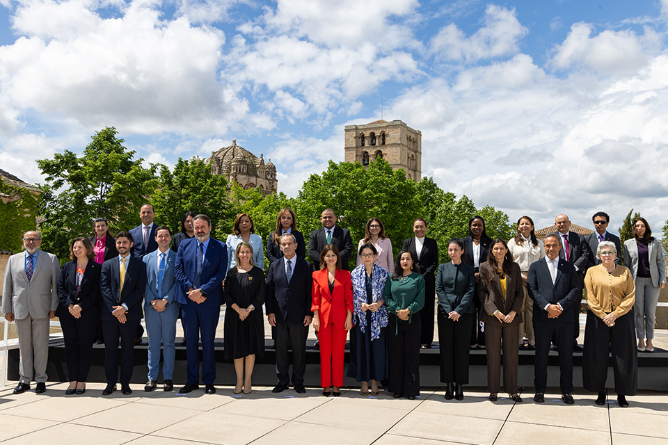 Foto de família Carla Rodrigues representante de Portugal 