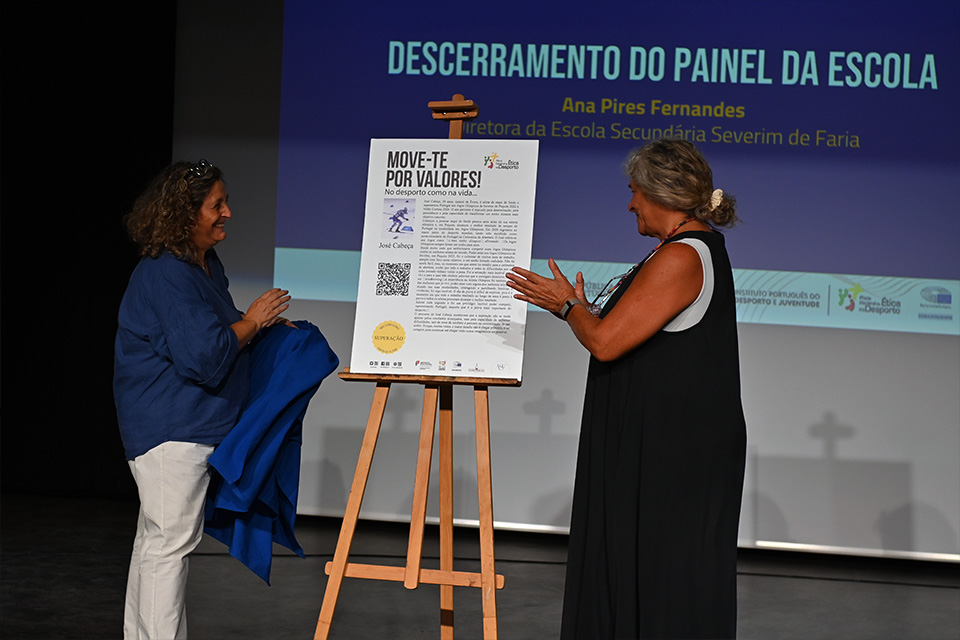 descerramento do painel da exposição