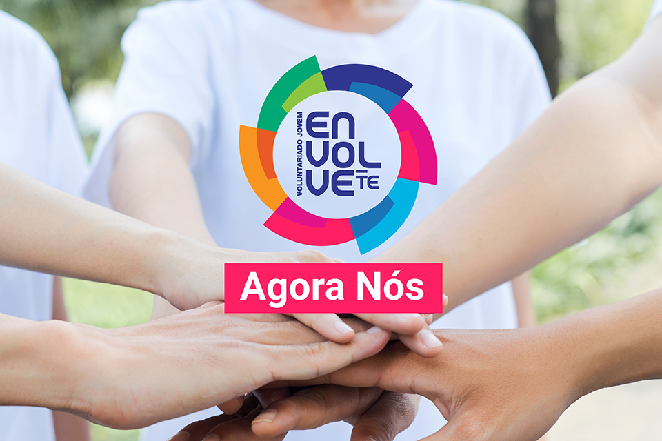 Mãos sobrepostas e  Envolve-te