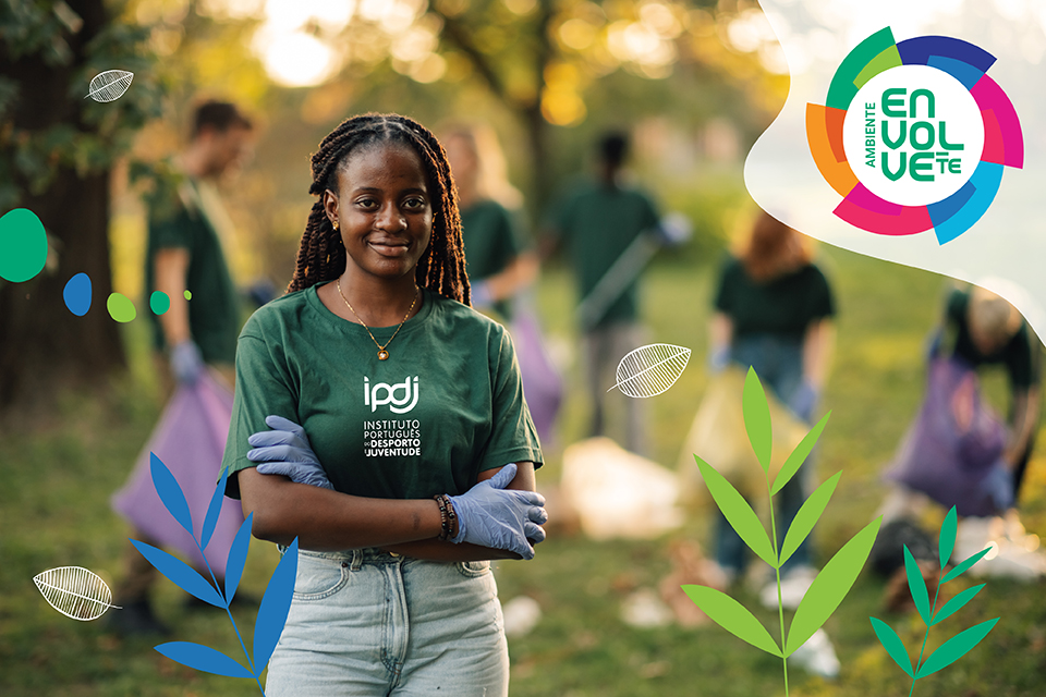 Uma jovem na natureza e o logotipo do Programa «Envolve-te In».