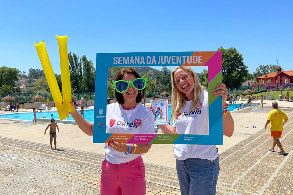 Foto da iniciativa nas Piscinas Municipais com participantes e as técnicas do Município de Ourém