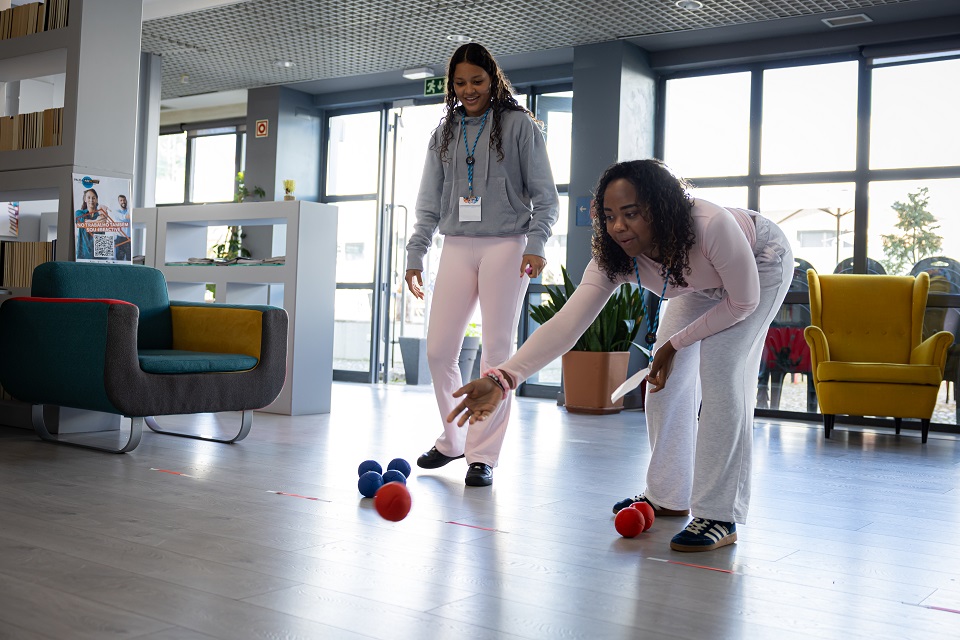 Foto com jovens numa atividade física no CJL