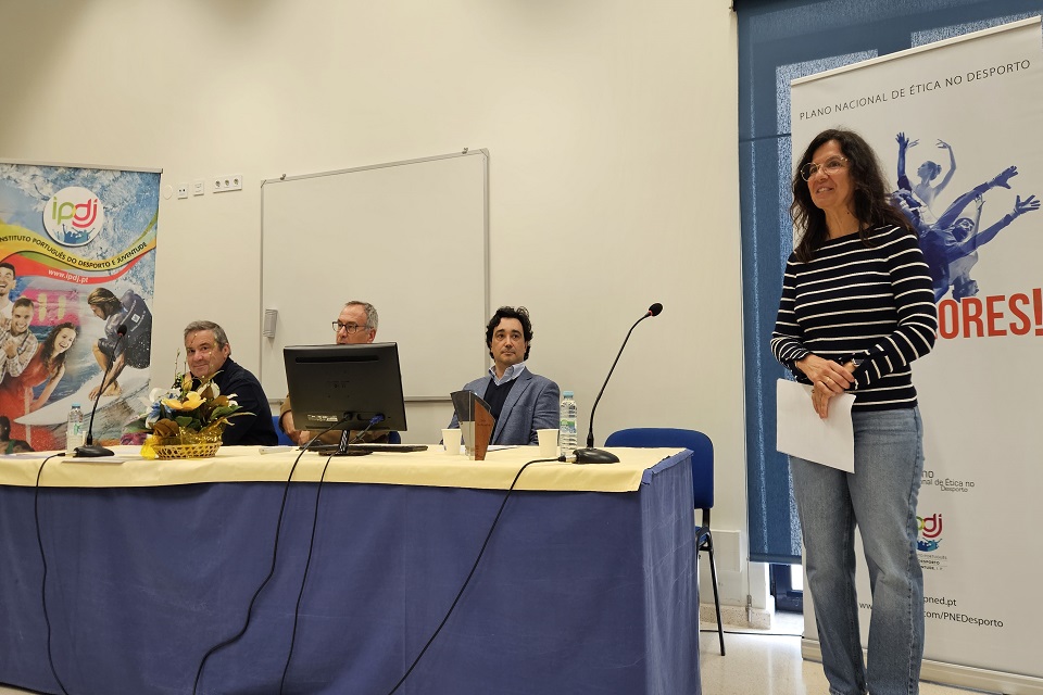 Foto com intervenientes durante a cerimónia dos Prémios Regionais de Lisboa e Vale do Tejo