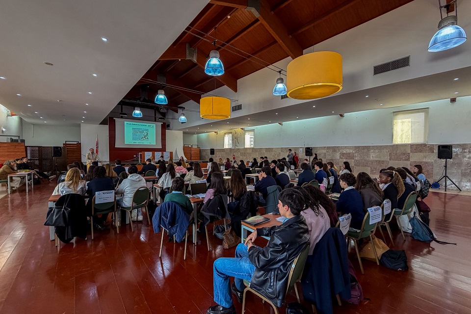 Foto dos deputados na sessão distrital de Santarém do Parlamento dos Jovens