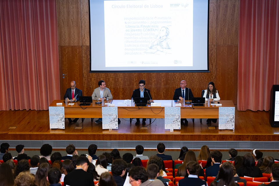 Foto da sessão de abertura da sessão de Lisboa do Parlamento dos Jovens