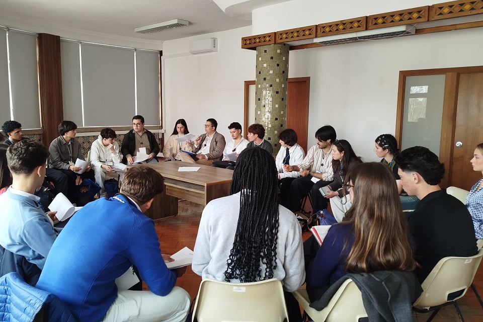 Trabalhos de grupo durante a sessão de Setúbal do Parlamento dos Jovens