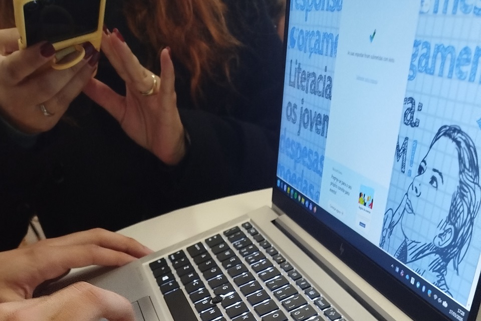 Foto durante uma das votações na sessão de Setúbal do Parlamento dos Jovens