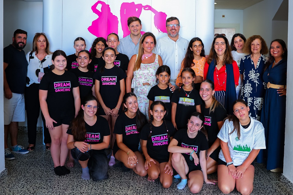 foto de grupo da visita ao projetos do Grupo de Dança Dream Dancing