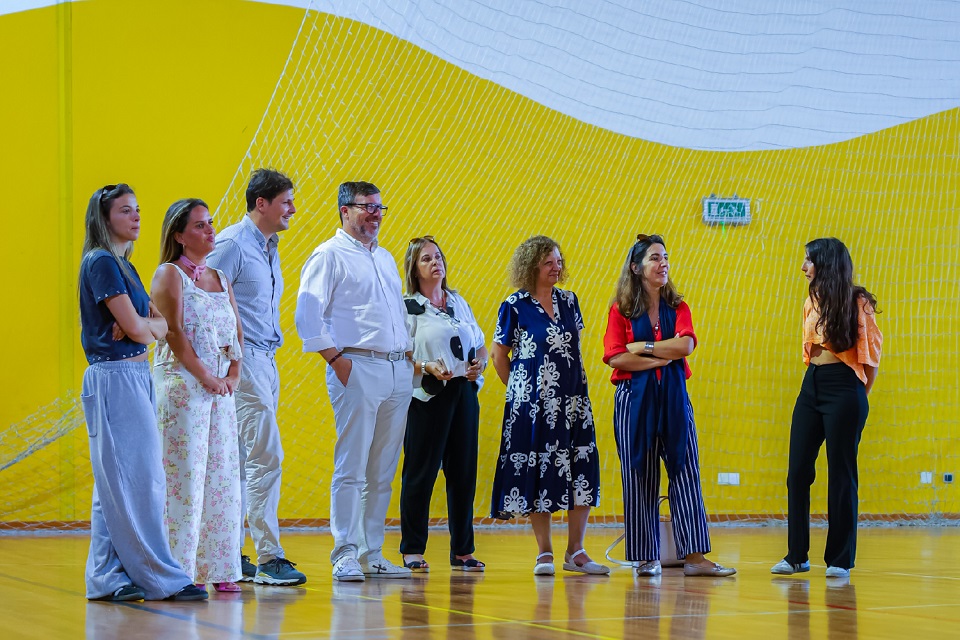 foto com os elementos do IPDJ e da Dream Dancing durante a visita aos projetos da associação