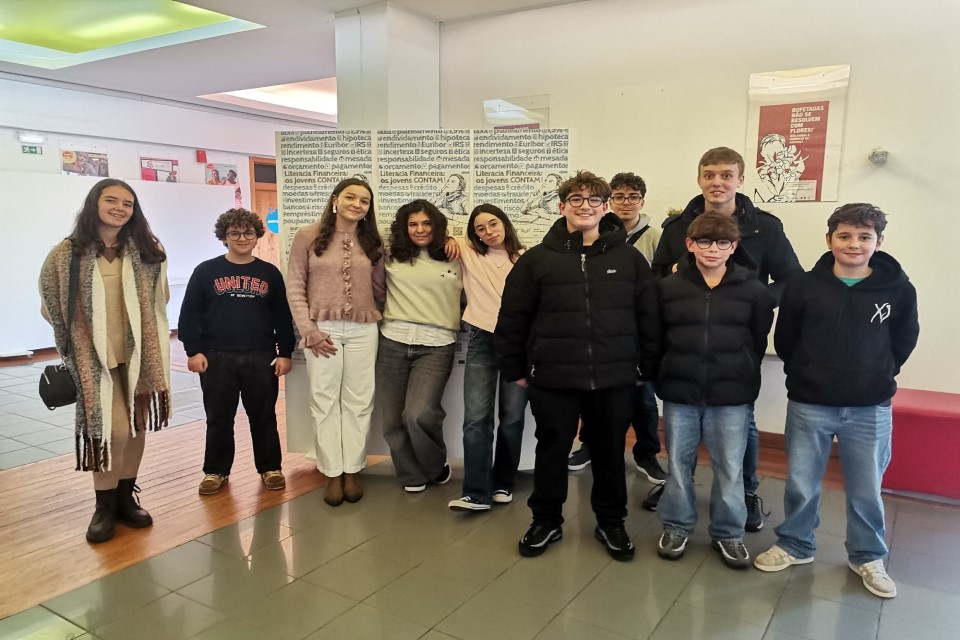 jovens candidatos à mesa do ensino básico