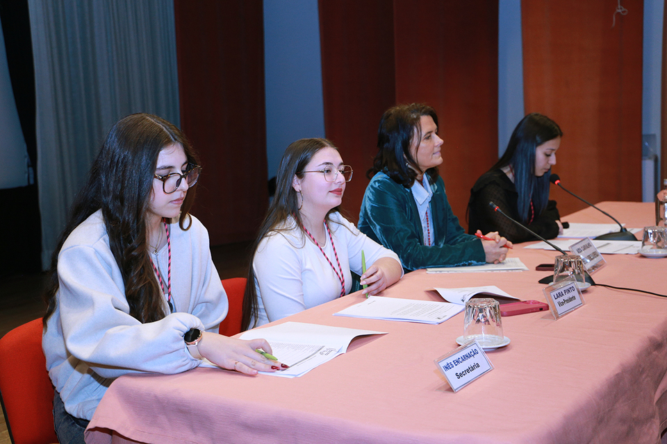 mesa que conduziu os trabalhos e deputada