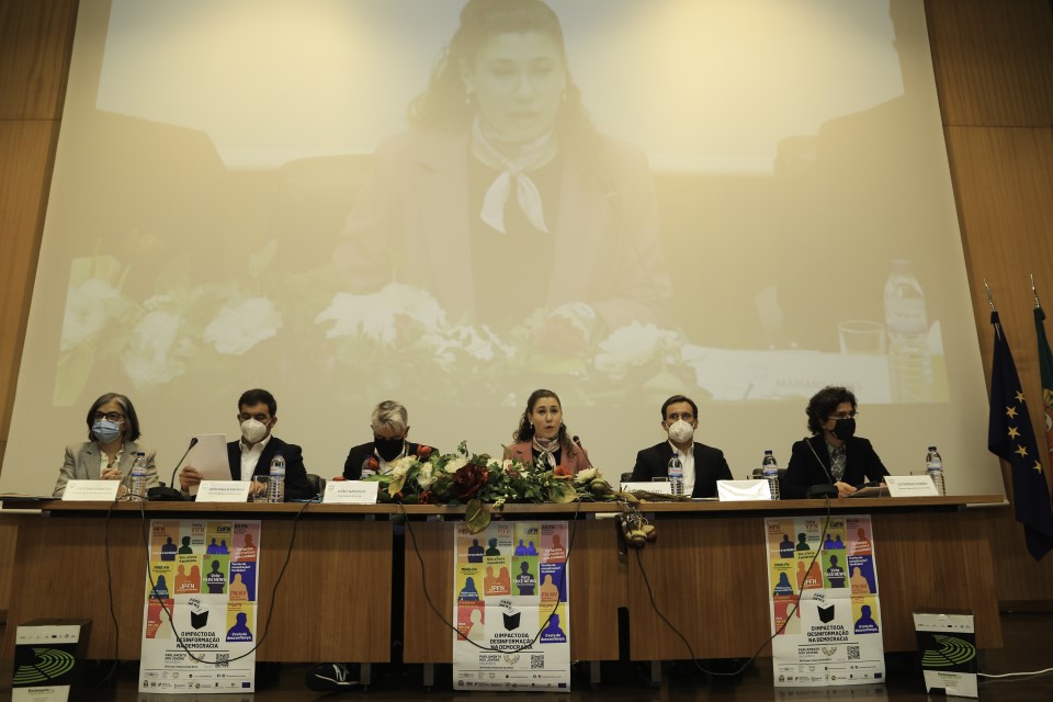 Mesa de abertura da sessão