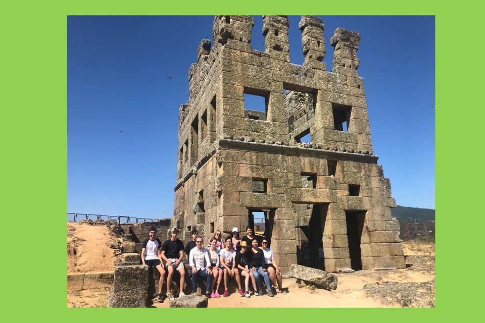 grupo com vista geral de Centum Cellas