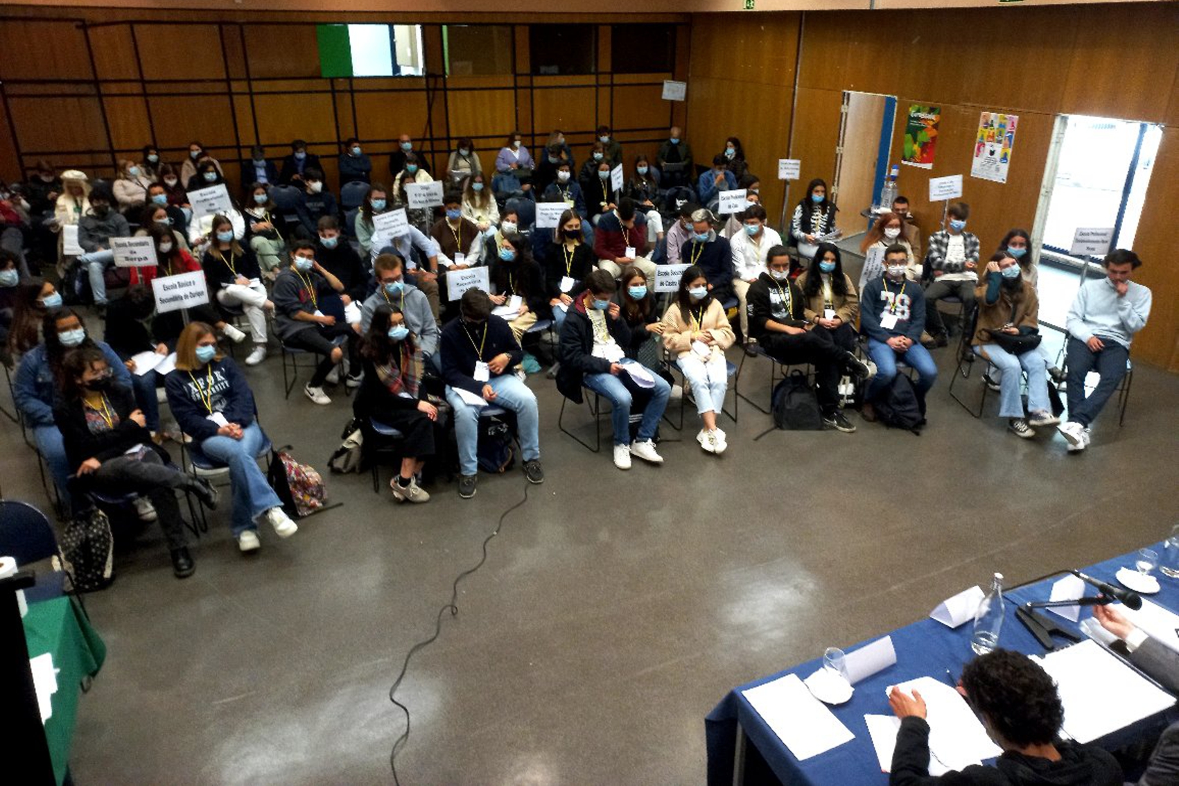 Alunos e alunas das escolas participantes no Auditório do IPDJ de Beja.