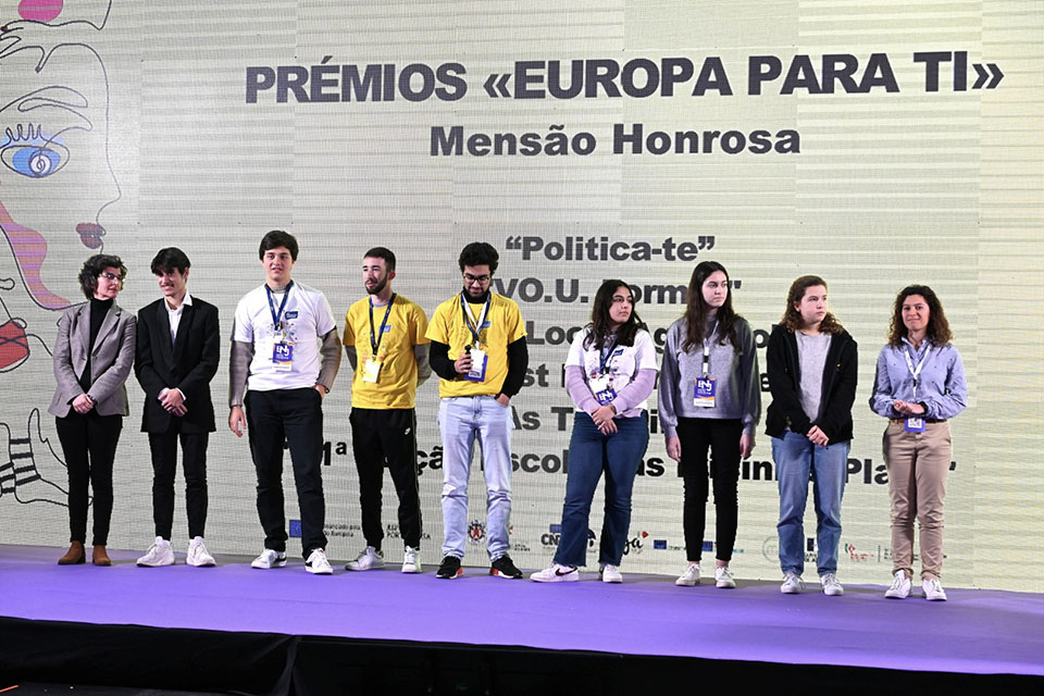 jovens vencedores de menções honrosas de prémio AEJ Europa para ti