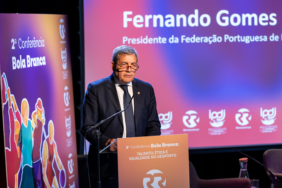 Conferência Bola Branca fotografia de Fernando Gomes  Presidente da Federação Portuguesa de Futebol